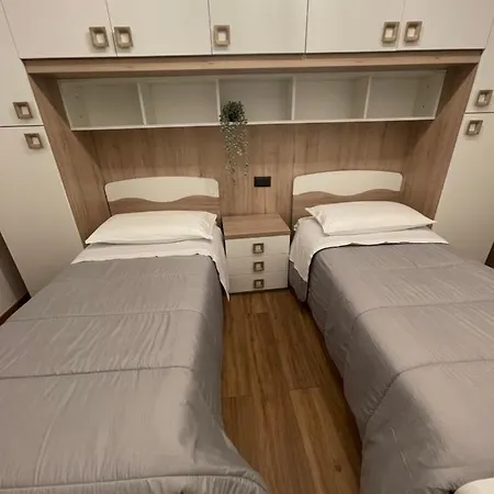 アパート Prestige Appartament カザーレ・モンフェッラート